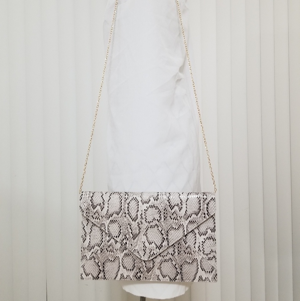 BC HANDBAGS SNAKE CLUTCH - WHITE